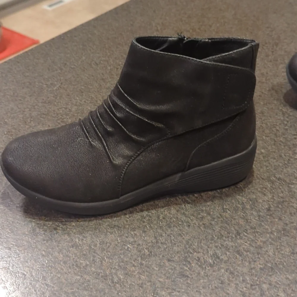 Skechers Ankle Boots - Picture 10 of 12